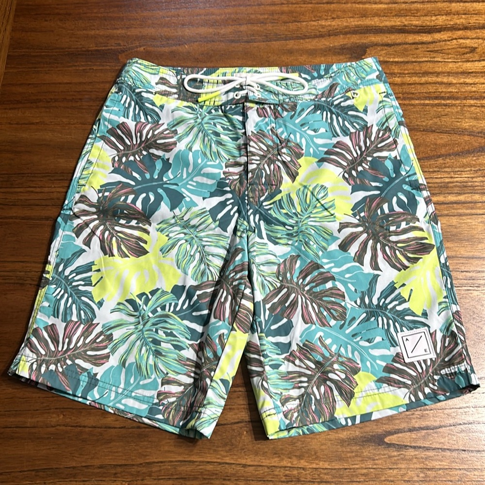 Men’s American Eagle Boardshorts Size S NWT